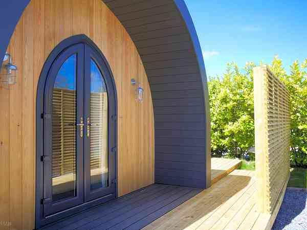 Pod prêt-à-camper Hideout (jacuzzi, animaux interdits)