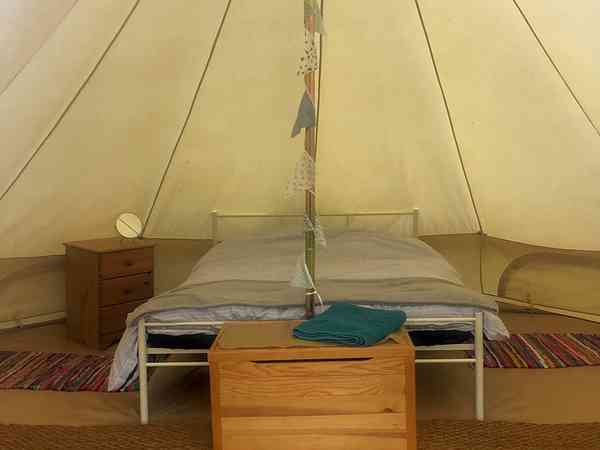 Bell tent (deluxe)
