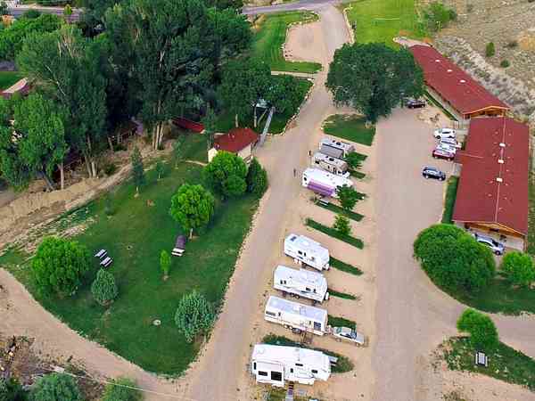 Parcel·la de gespa sense electricitat per a tenda de campanya