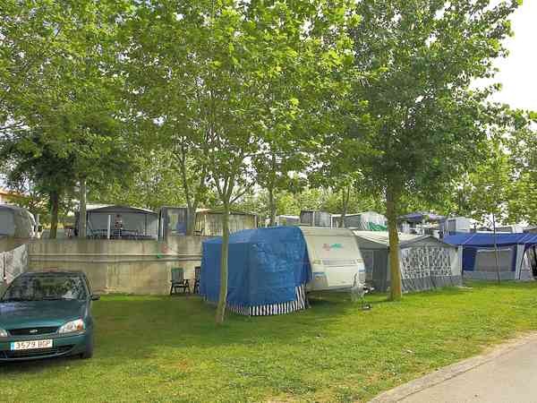 Emplacement sur herbe avec électricité optionnelle