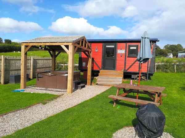 Cabane de berger Suffolk (4 personnes, jacuzzi)