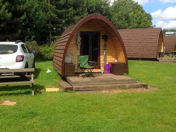 Camping pod (2 adults and 2 children)