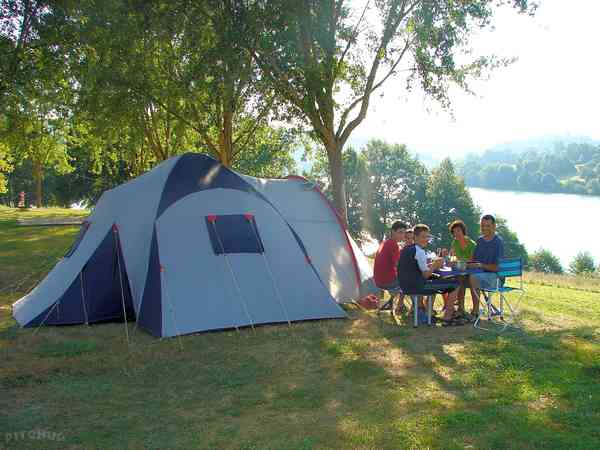Spacious pitch overlooking the lake Spacious pitch overlooking the lake