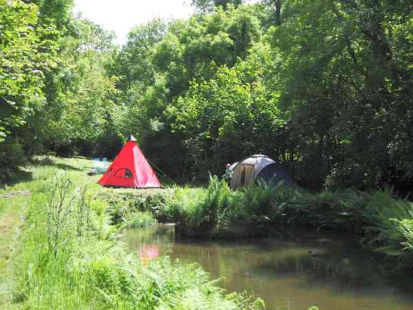 Non-electric grass and earth tent pitch