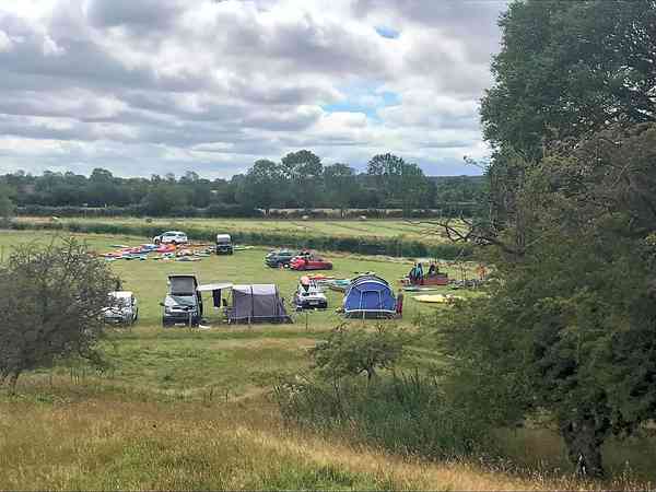 Emplacement sur herbe sans électricité