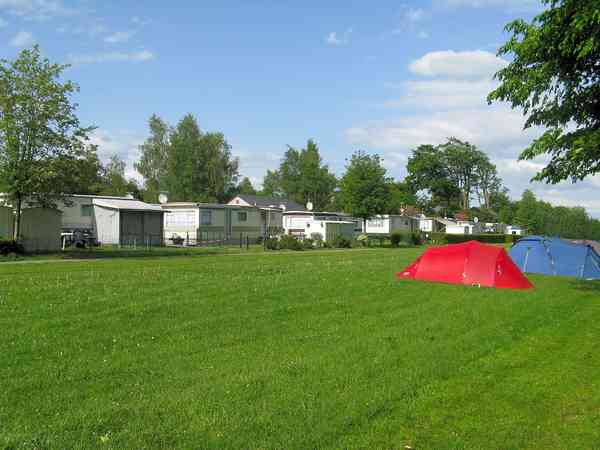 Emplacement pour tente sur herbe avec électricité optionnelle