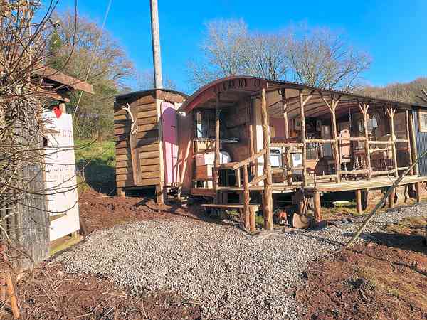 Hutty Over the Valley shepherd's hut