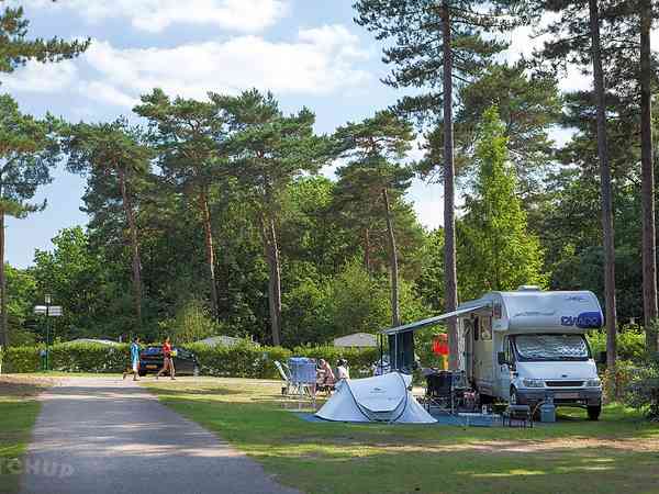 Op gras staplaats volledig uitgerust