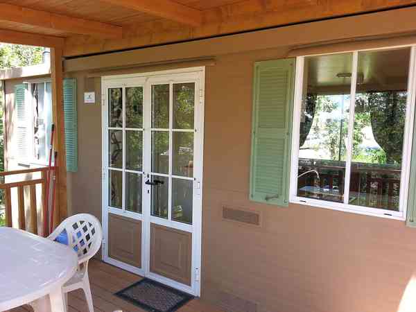 Classic 2 bedroom mobile home