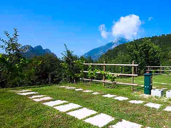Emplacement pour tente ou pour caravane pliante sur herbe sans électricité