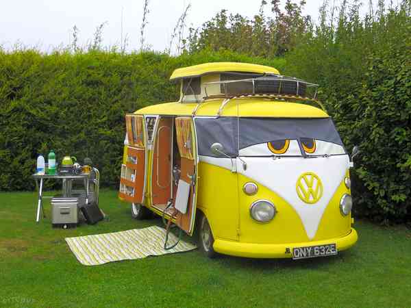 Op gras staplaats voor caravan en/of camper , met elektriciteit