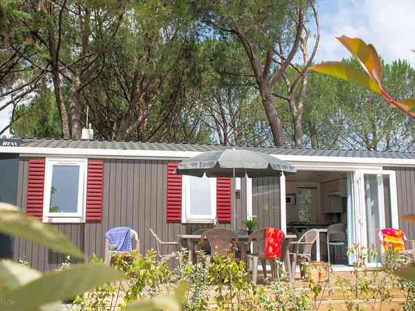 Mobil-home 4 chambres (terrasse couverte, 10 personnes)
