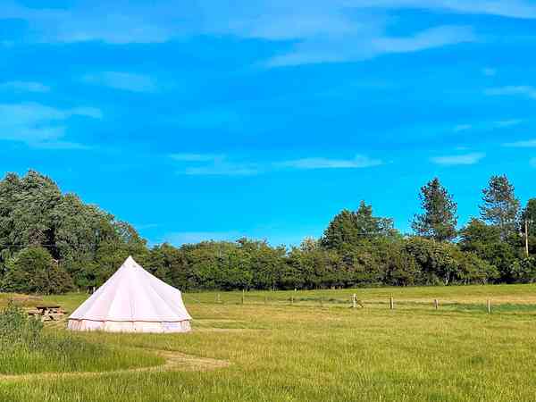 Non-electric grass tent pitch