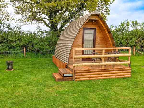 Honeycomb pod camping pod