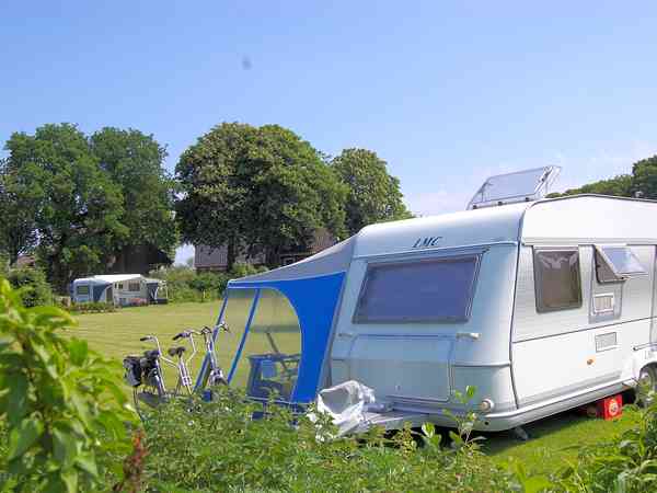 Op gras staplaats , met elektriciteit