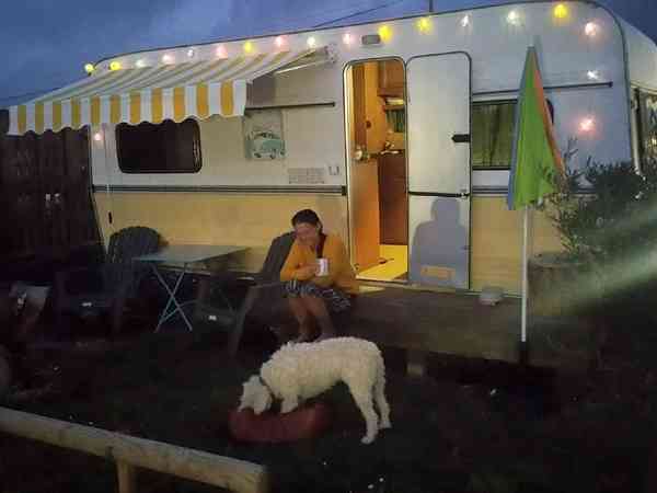Campingvogn på plassen Yellow 1 rom