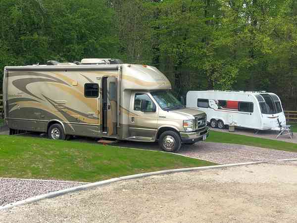 Fully-serviced gravel touring pitch