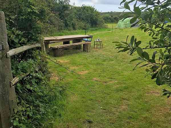 Emplacement pour tente sur herbe sans électricité (routard, sans voiture)
