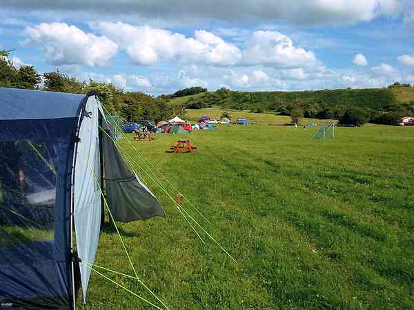 Staplaats voor een tent of voor vouwwagen op gras zonder elektriciteit