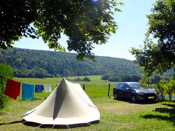 Emplacement sur herbe avec électricité optionnelle