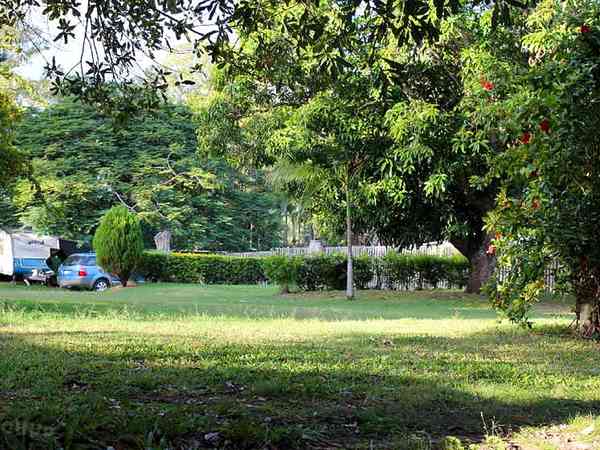 Non-electric grass pitch