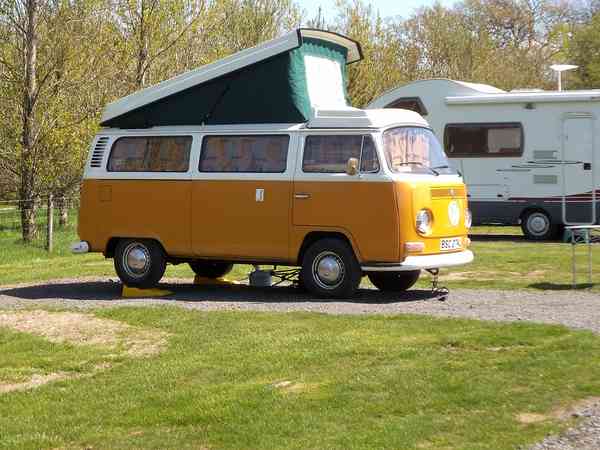 Staplaats voor caravan en camper op grind en harde ondergrond , met elektriciteit