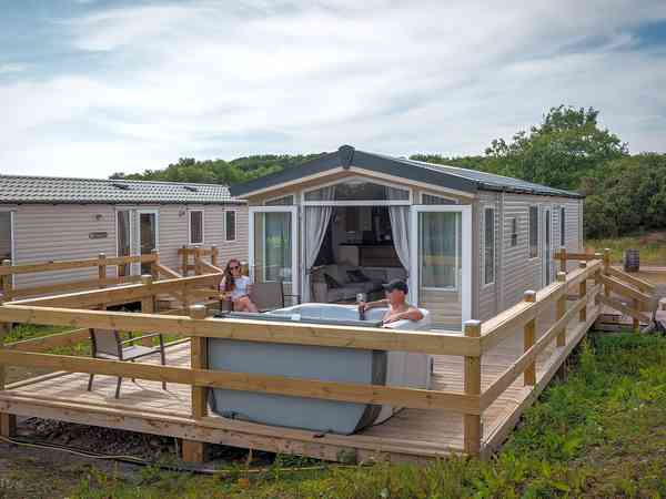 2 bedroom static caravan (hot tub)
