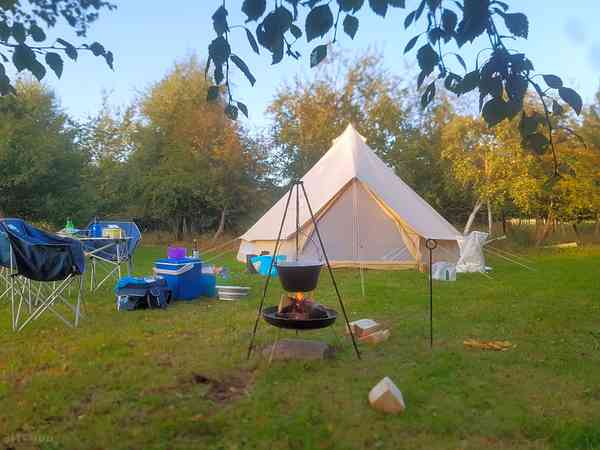 Non-electric grass tent, trailer tent or campervan pitch