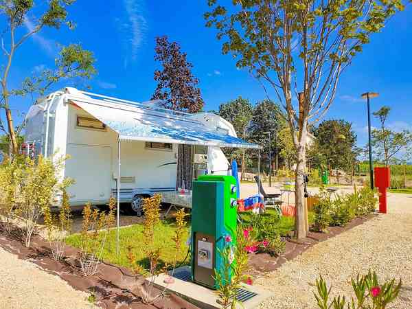 Fully-serviced gravel and concrete caravan site