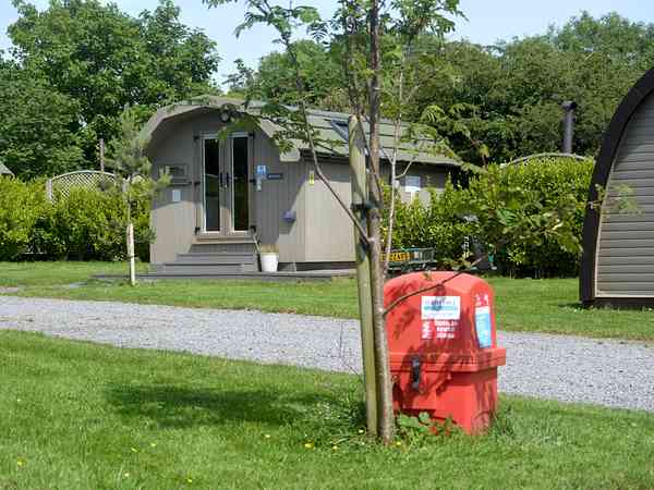 Camping pod (hot tub)