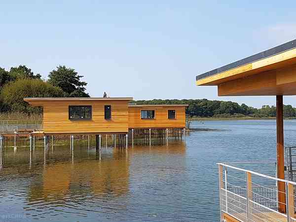Roseaux sur pilotis 2 bedroom lodge (sheltered balcony, wood-burning stove)