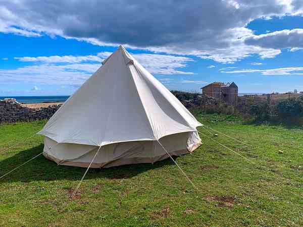 Non-electric grass tent or motorhome pitch