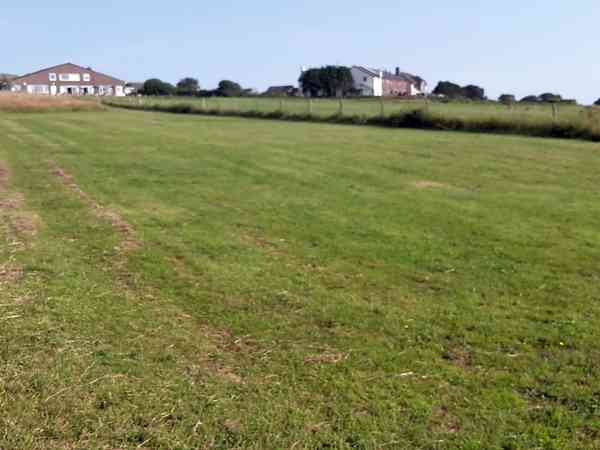 Emplacement pour tente ou pour caravane pliante sur herbe sans électricité