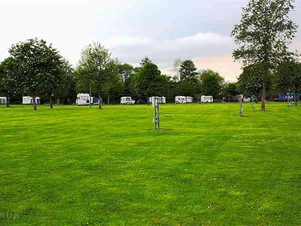 Spacious camping pitches Spacious camping pitches