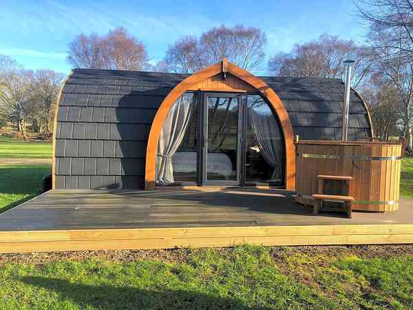 Wood fired hot tub in Bluebell Pod Wood fired hot tub in Bluebell Pod