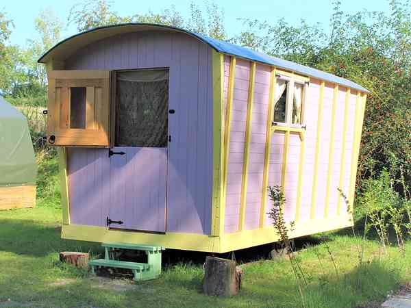 Rose gypsy wagon (pet friendly)