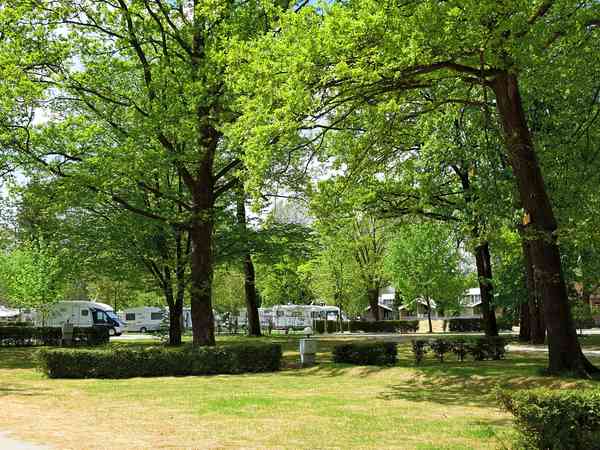 Non-electric grass and earth touring pitch