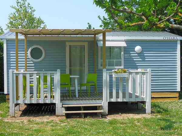 Accommodation with shaded outdoor terrace Accommodation with shaded outdoor terrace