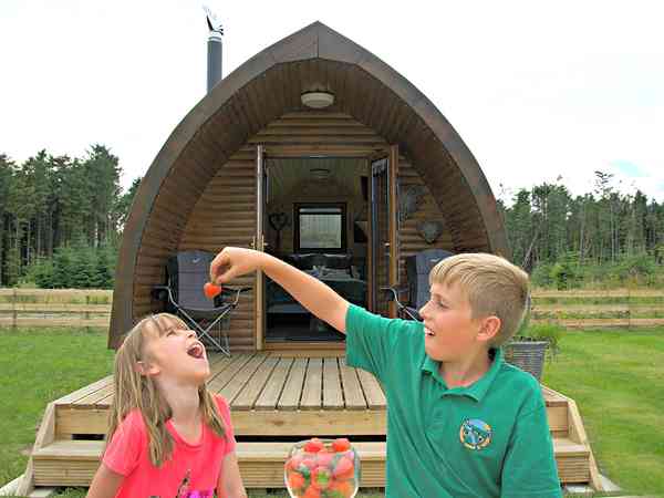 Pod-Hütte Porthor (2 Erwachsene und 2 Kinder)