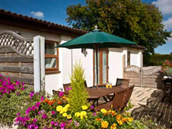 Dairy 2 bedroom cottage / chalet / bungalow (disabled friendly)