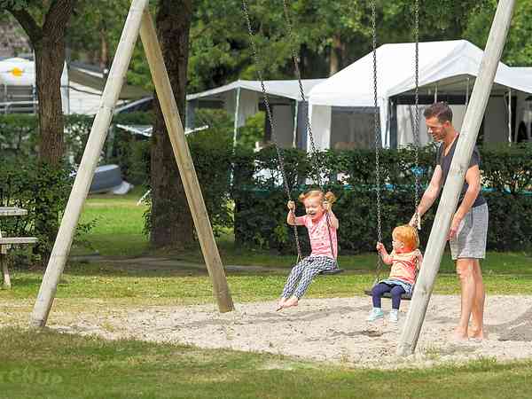 Op gras staplaats volledig uitgerust