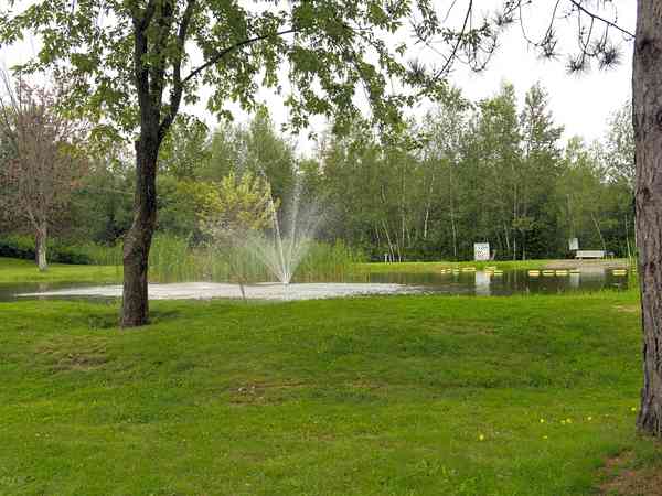 Emplacement pour tente, pour caravane pliante ou pour autocaravane sur herbe sans électricité