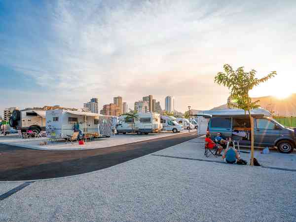 Fully-serviced gravel motorhome site