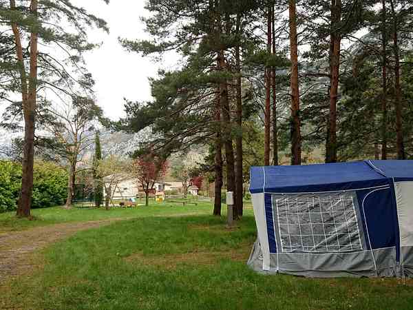 Emplacement sur herbe avec électricité optionnelle
