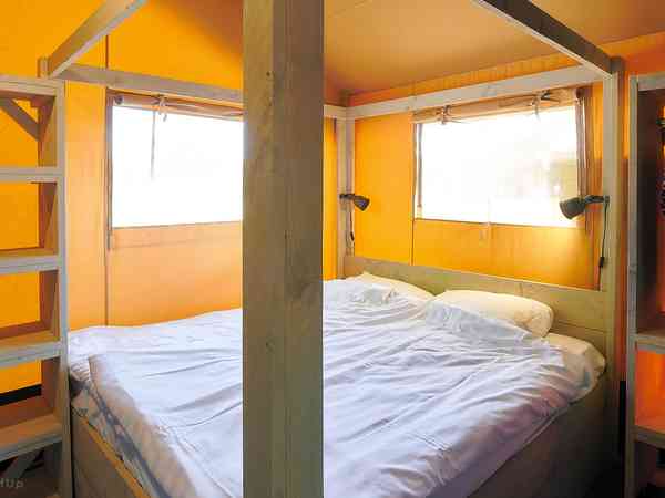 Safaritent 2 slaapkamers interieur Safaritent 2 slaapkamers interieur