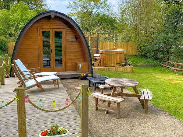 Pod-Hütte Ty Cnocell (2 Erwachsene und 2 Kinder, Whirlpool)