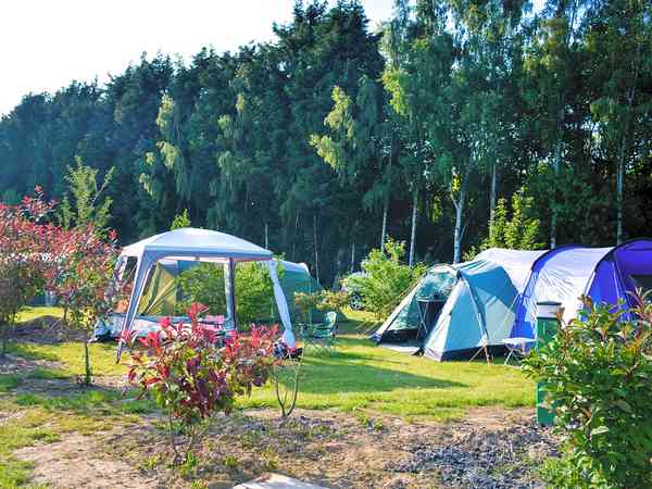 Emplacement sur herbe avec électricité