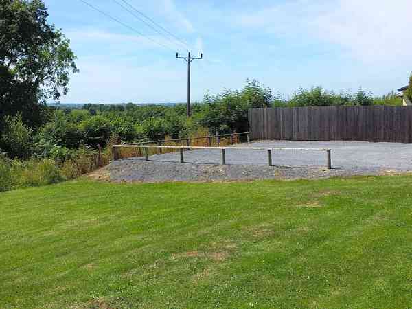 Emplacement pour tente ou pour caravane pliante sur herbe sans électricité (adapté aux familles)