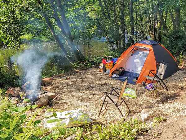 Non-electric grass and earth tent pitch (riverside)