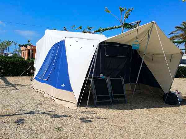 Lote de brita com eletricidade